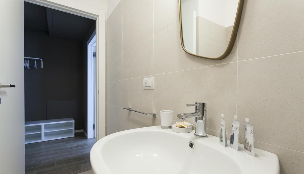 Italianway-Poma Appartement Milaan Buitenkant foto